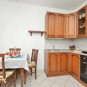 Appartamento Izzhome Sweetness, Pula